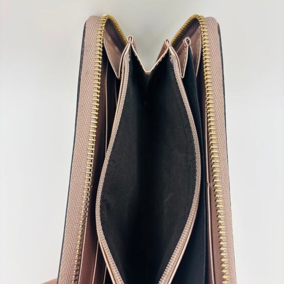 Gucci Metallic Microguccissima Zip Around Heart Wallet Pink ✨ - Picture 9 of 10